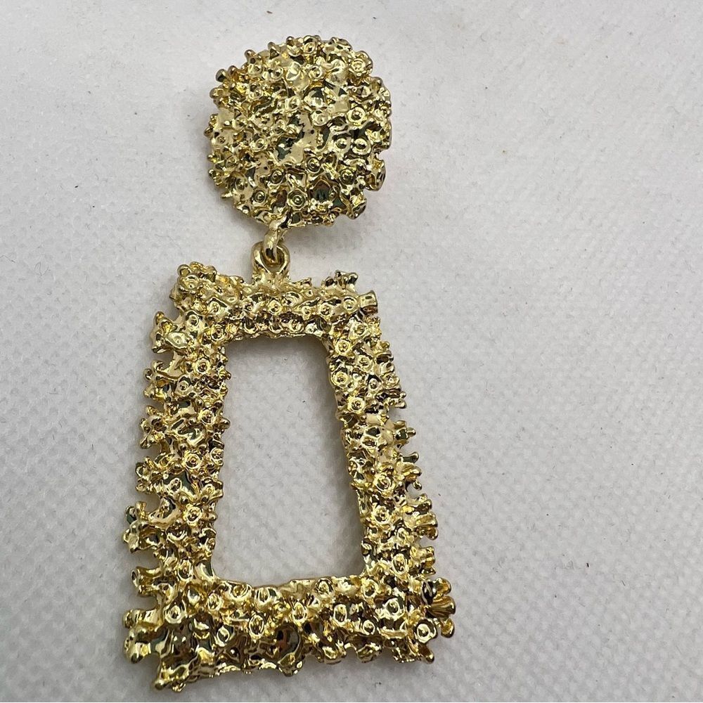 🍭4/$20 Gold and Rose Gold Tone Metallic Dramatic Post Earrings - Picture 2 of 7